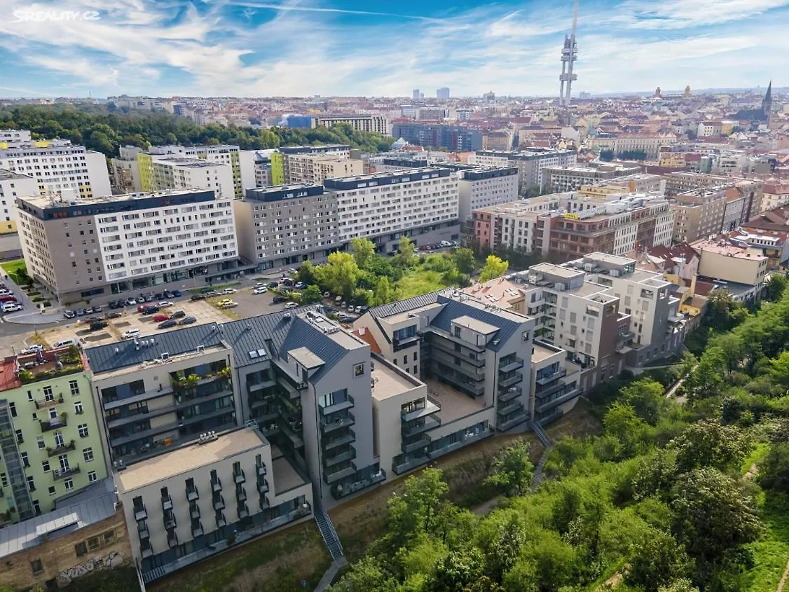 Central Prague Vitkov - Free Parking